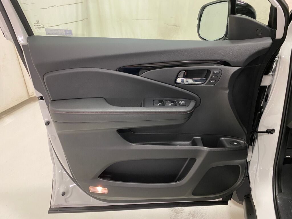 2026 Honda Ridgeline Black Edition PLATINUM WHITE at Honda North