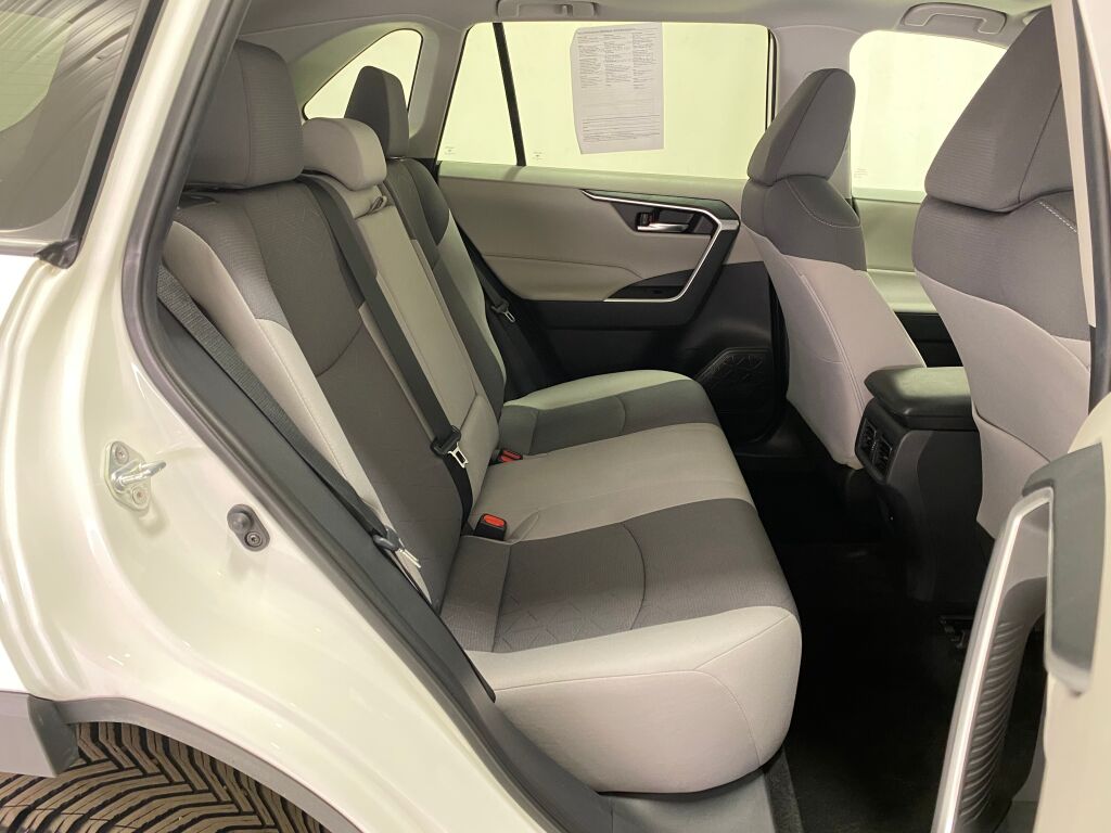2021 Toyota RAV4 XLE - 9