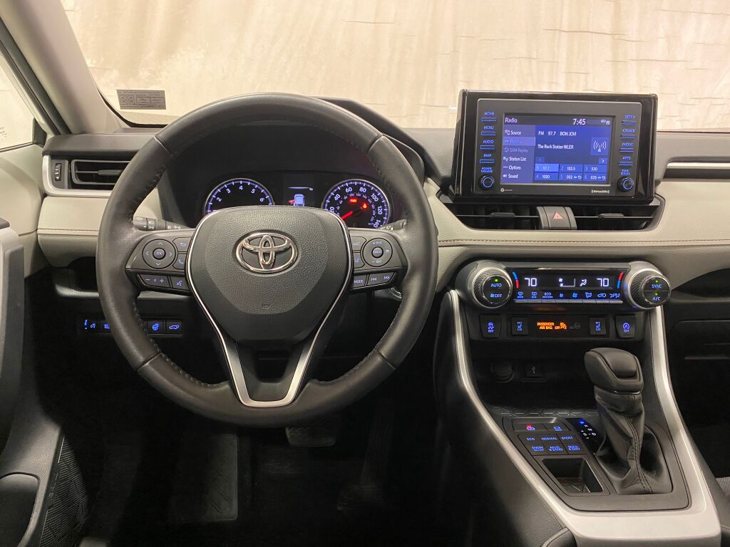 2021 Toyota RAV4 XLE - 2