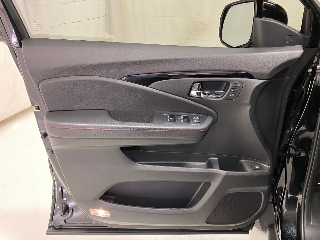 2023 Honda Ridgeline Black Edition Crystal Black Pearl at Auto Express Mitsubishi