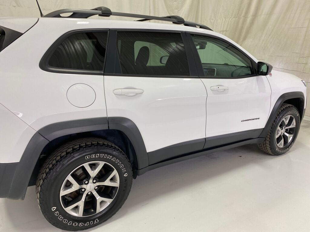 2018 Jeep Cherokee Trailhawk Bright White Clearcoat at Bob Ruth Ford