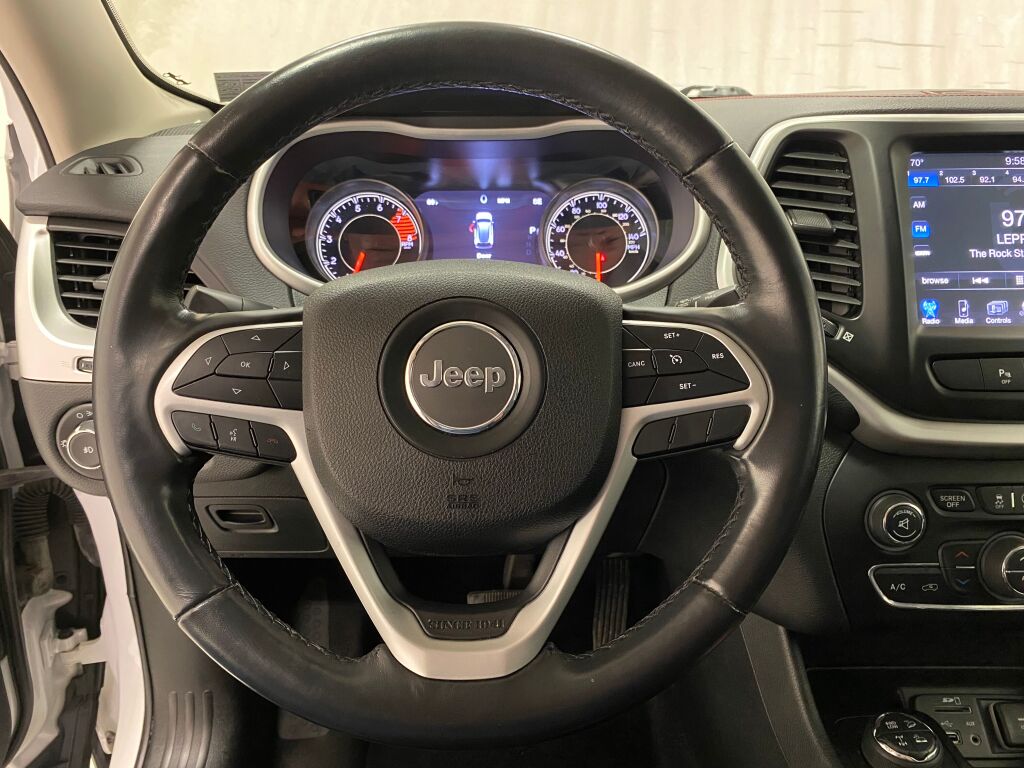 2018 Jeep Cherokee Trailhawk Bright White Clearcoat at Bob Ruth Ford