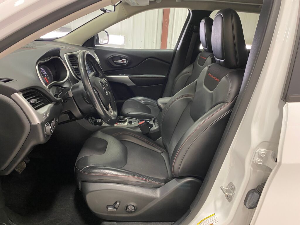 2018 Jeep Cherokee Trailhawk Bright White Clearcoat at Bob Ruth Ford