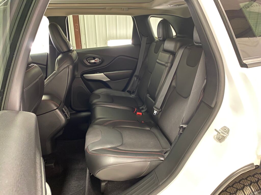 2018 Jeep Cherokee Trailhawk Bright White Clearcoat at Bob Ruth Ford