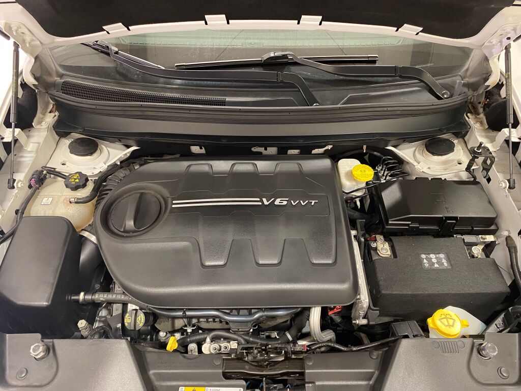 2018 Jeep Cherokee Trailhawk Bright White Clearcoat at Bob Ruth Ford