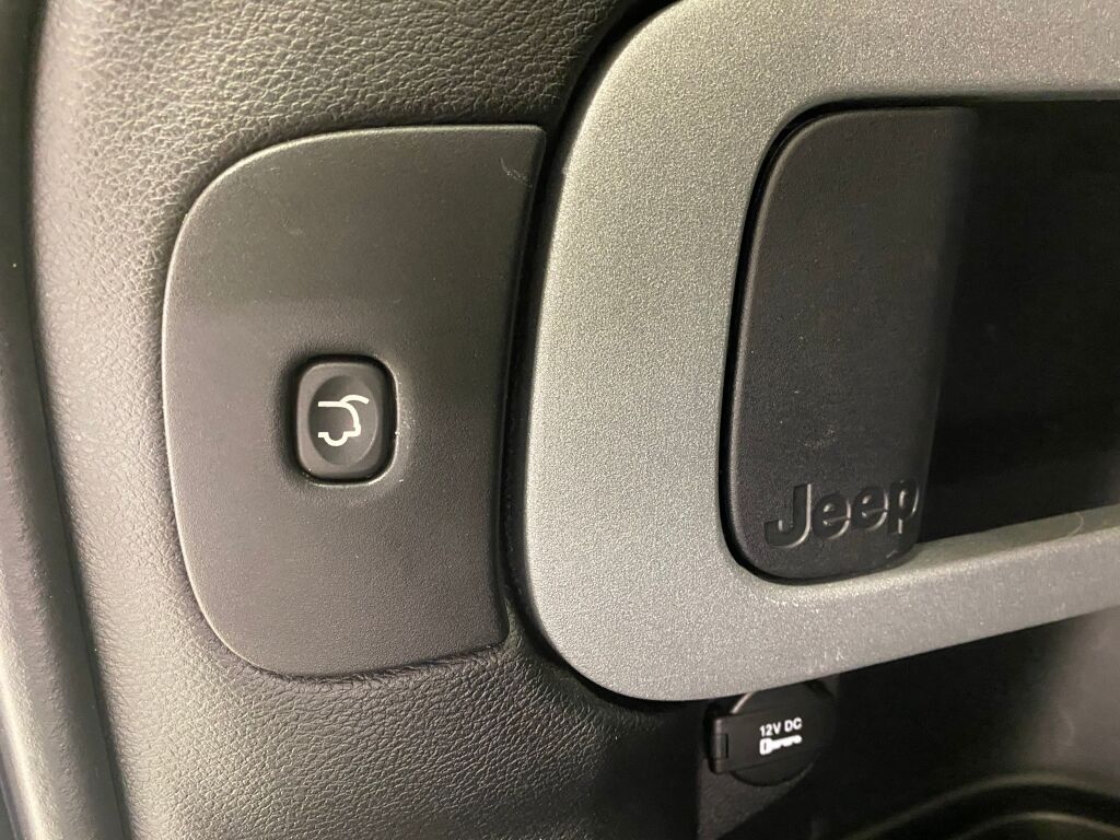 2018 Jeep Cherokee Trailhawk Bright White Clearcoat at Bob Ruth Ford