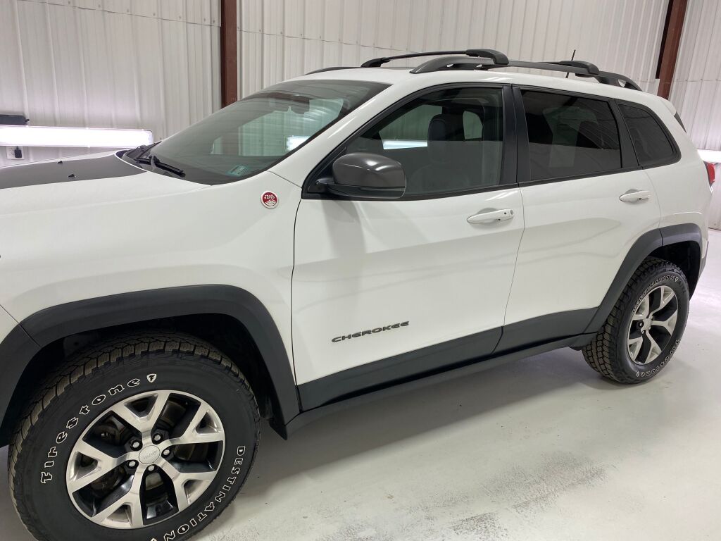 2018 Jeep Cherokee Trailhawk Bright White Clearcoat at Bob Ruth Ford