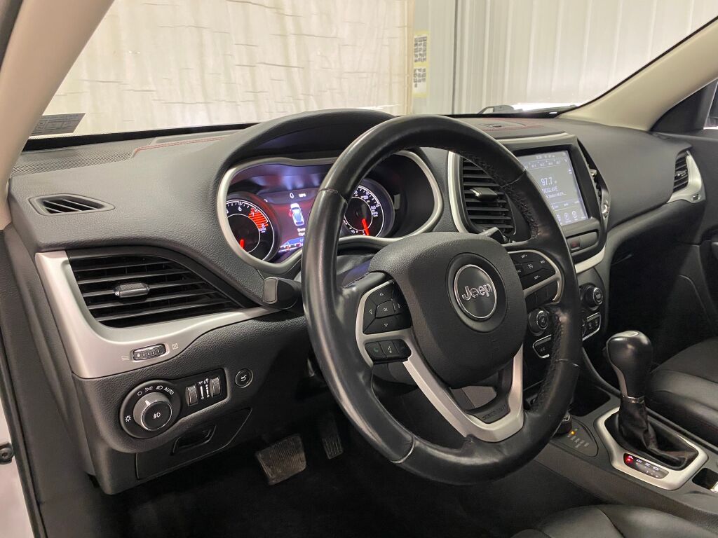 2018 Jeep Cherokee Trailhawk Bright White Clearcoat at Bob Ruth Ford