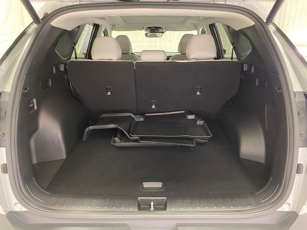 2024 Hyundai TUCSON Limited Shimmering Silver at Klick Lewis Buick Chevrolet