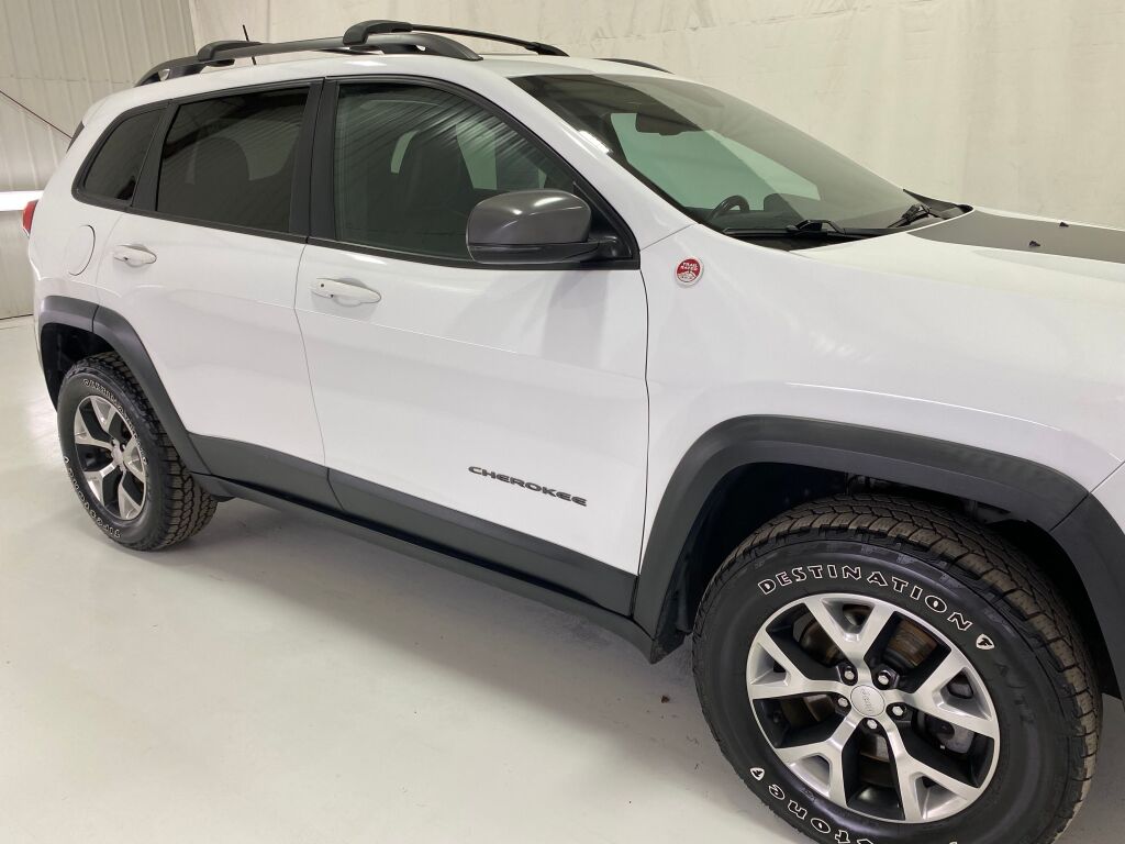 2018 Jeep Cherokee Trailhawk Bright White Clearcoat at Bob Ruth Ford