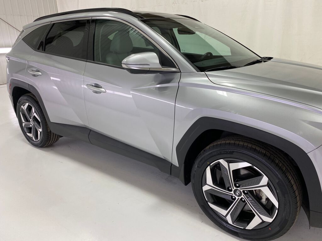 2024 Hyundai TUCSON Limited Shimmering Silver at Klick Lewis Buick Chevrolet