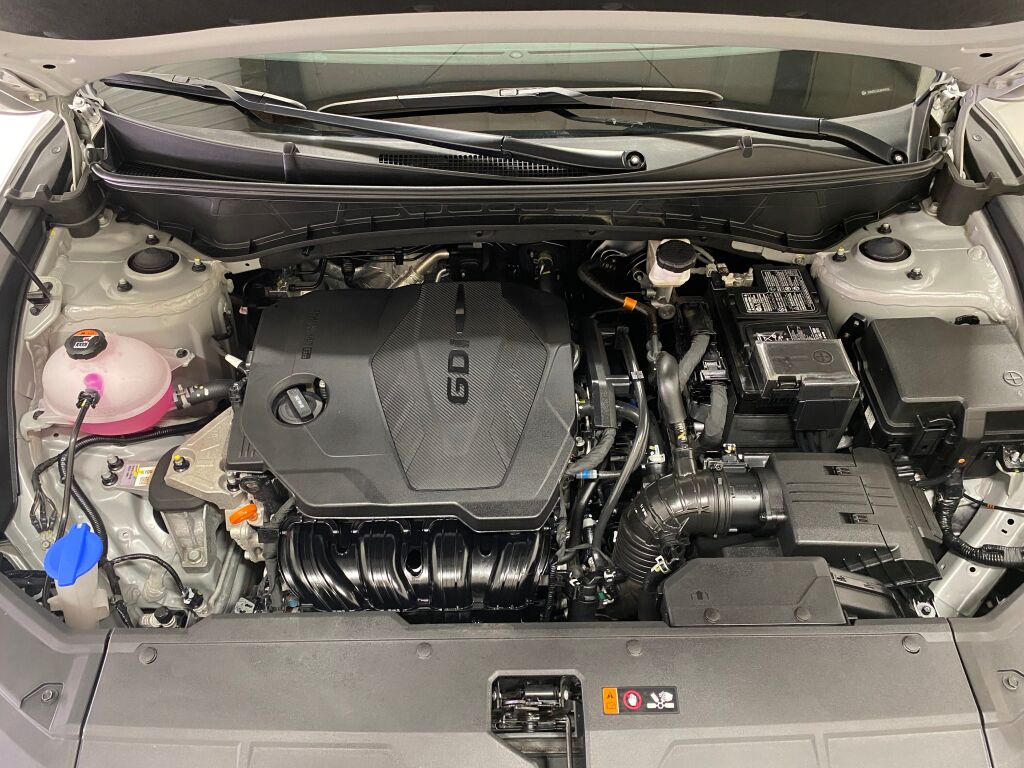 2024 Hyundai TUCSON Limited Shimmering Silver at Klick Lewis Buick Chevrolet