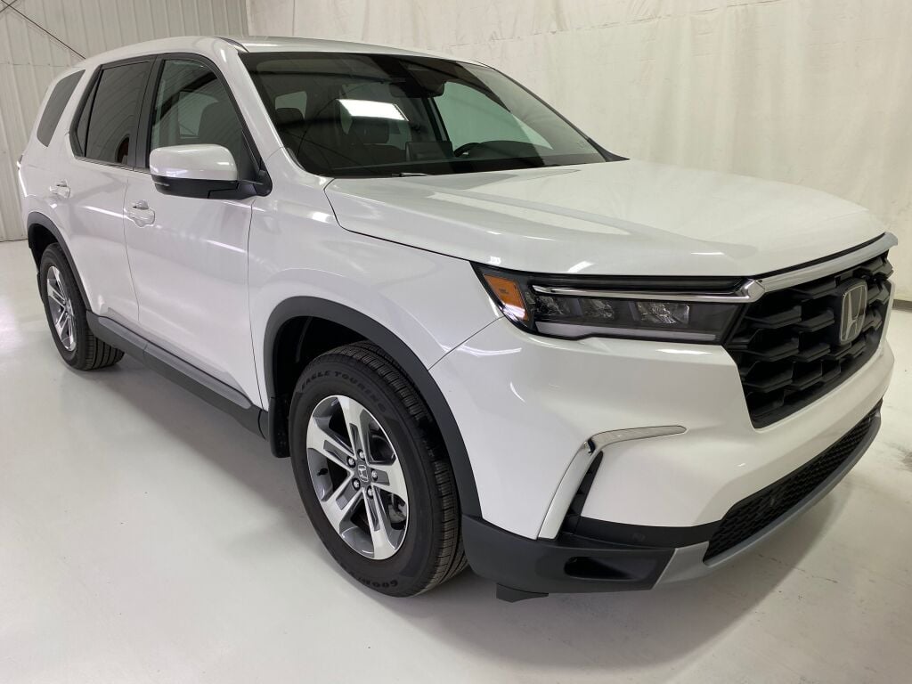 2024 Honda Pilot EX-L Platinum White Pearl at John Sisson Motors
