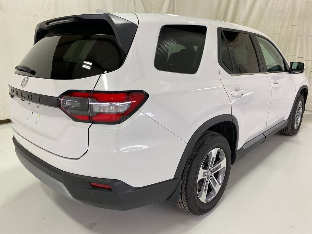 2024 Honda Pilot EX-L Platinum White Pearl at John Sisson Motors
