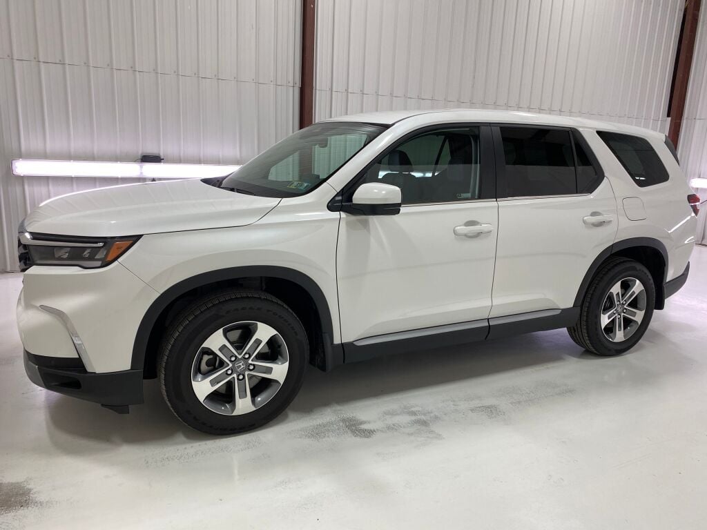 2024 Honda Pilot EX-L Platinum White Pearl at John Sisson Motors
