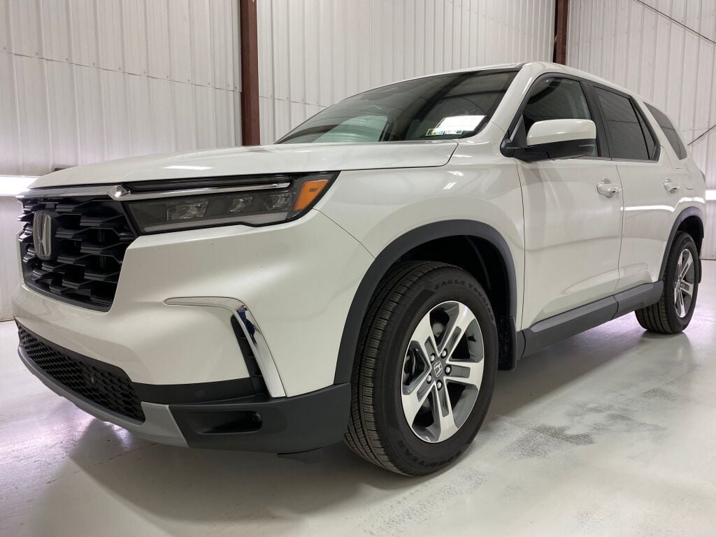 2024 Honda Pilot EX-L Platinum White Pearl at John Sisson Motors