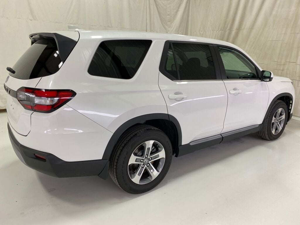 2024 Honda Pilot EX-L Platinum White Pearl at John Sisson Motors