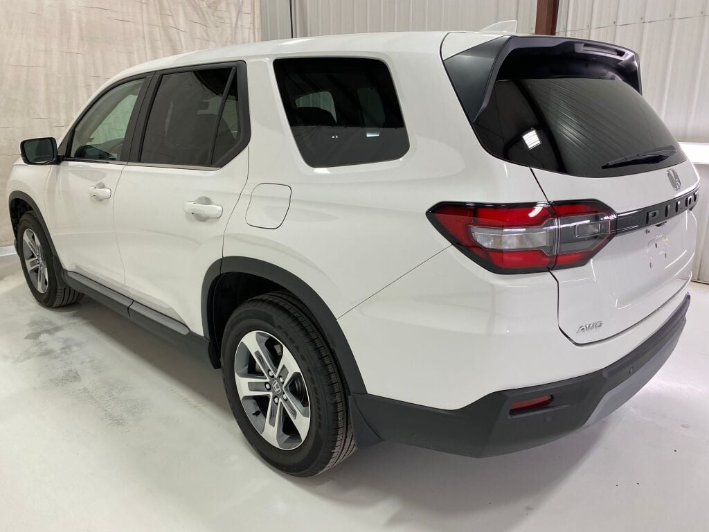 2024 Honda Pilot EX-L Platinum White Pearl at John Sisson Motors
