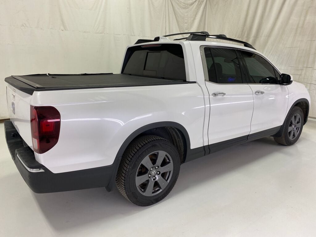 2020 Honda Ridgeline RTL-E Platinum White Pearl at Spitzer Acura