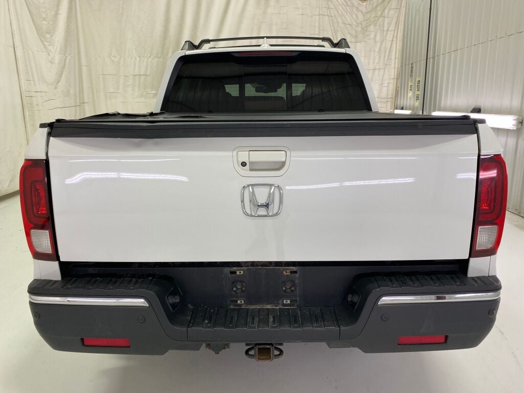 2020 Honda Ridgeline RTL-E Platinum White Pearl at Spitzer Acura