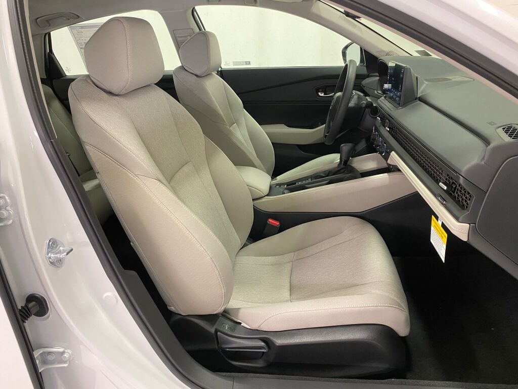 2026 HONDA Accord Sedan SE Platinum White Pearl at Honda North