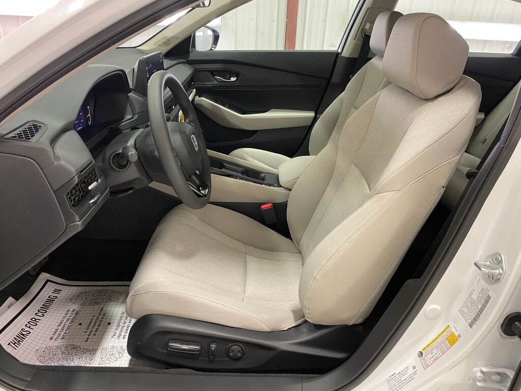 2026 HONDA Accord Sedan SE Platinum White Pearl at Honda North