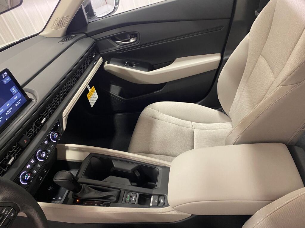 2026 HONDA Accord Sedan SE Platinum White Pearl at Honda North