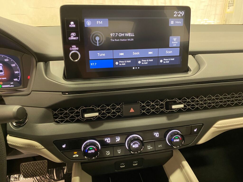2026 HONDA Accord Sedan SE Platinum White Pearl at Honda North