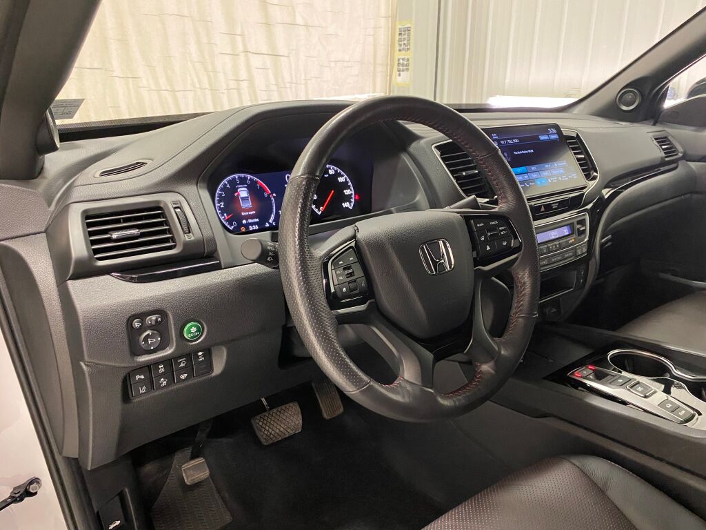 2025 Honda Ridgeline Black Edition - 11
