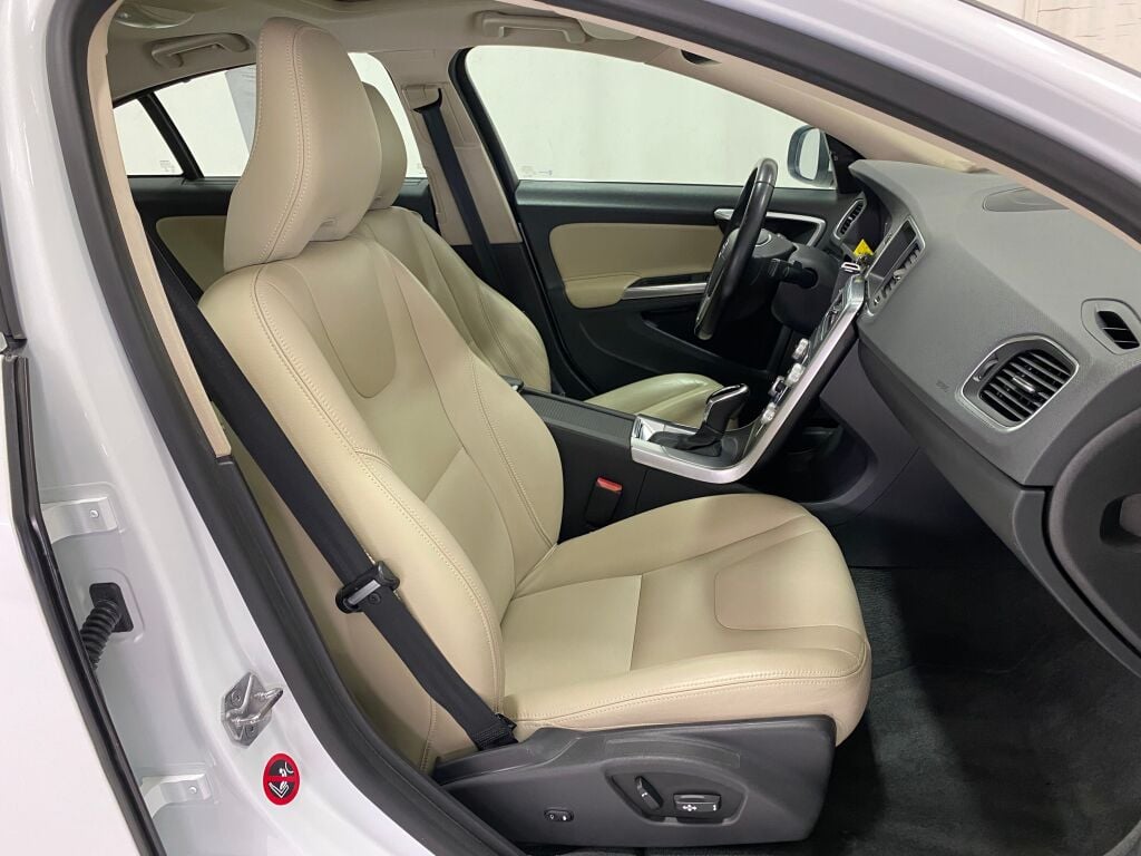 2017 Volvo S60 Inscription T5 Crystal White Pearl at Bob Ruth Ford