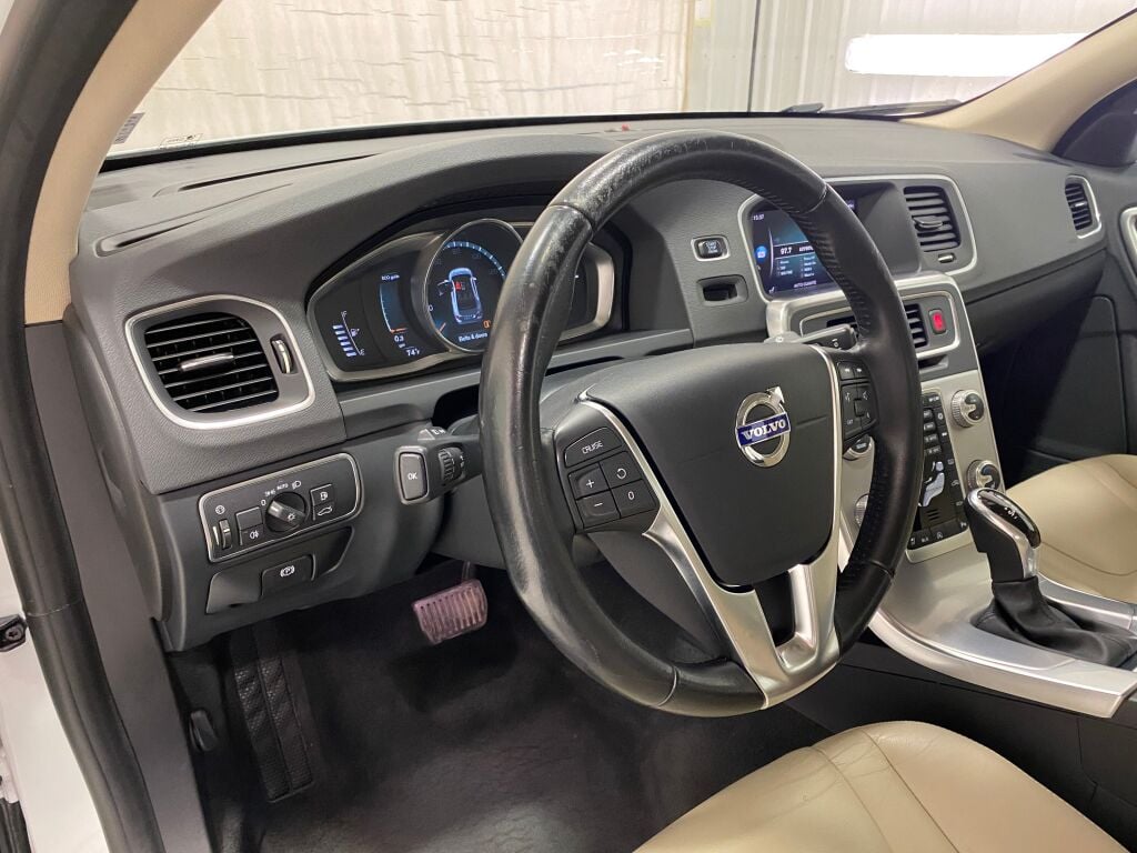2017 Volvo S60 Inscription T5 Crystal White Pearl at Bob Ruth Ford