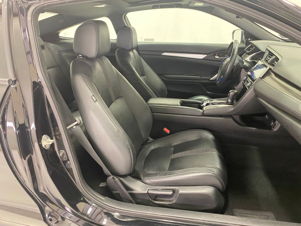 2019 Honda Civic Touring Crystal Black Pearl at South Hills CDJR