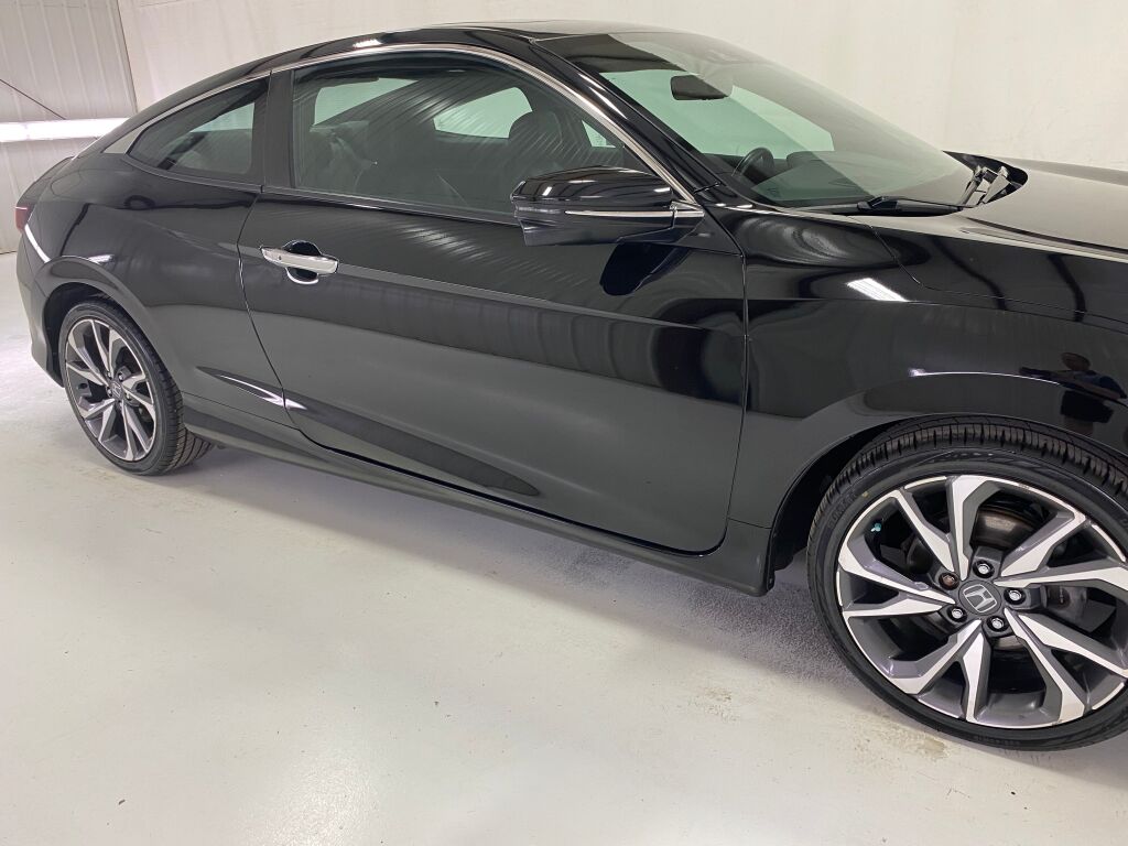 2019 Honda Civic Touring Crystal Black Pearl at South Hills CDJR