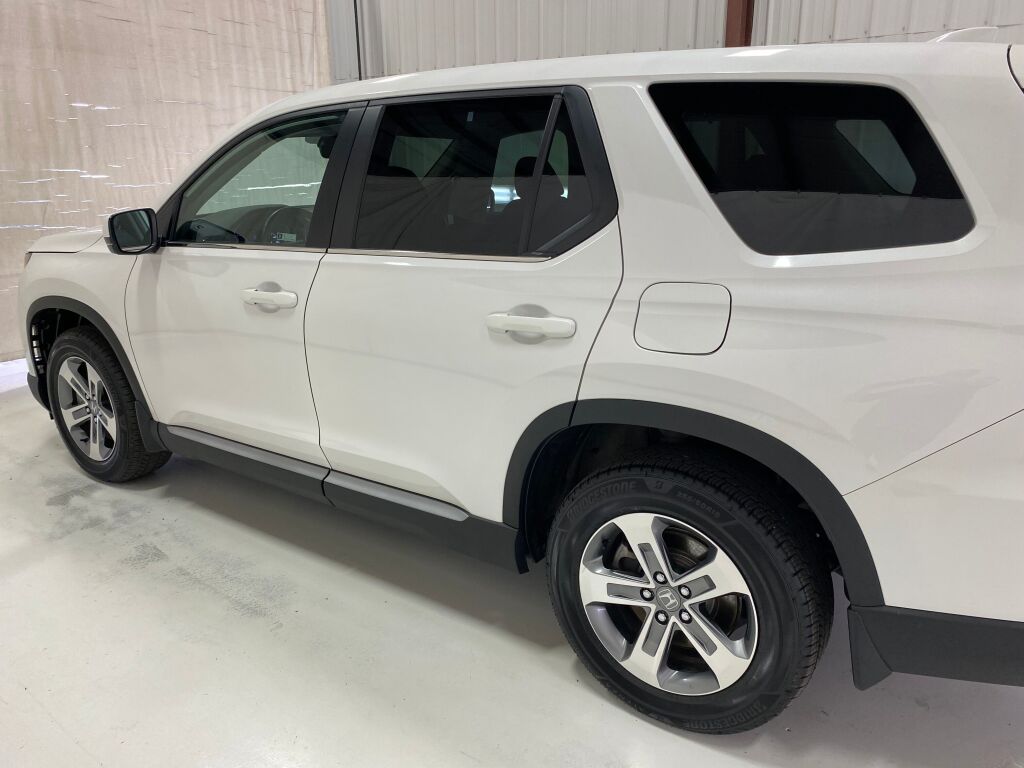 2023 Honda Pilot EX-L Platinum White Pearl at Sutliff Volkswagen