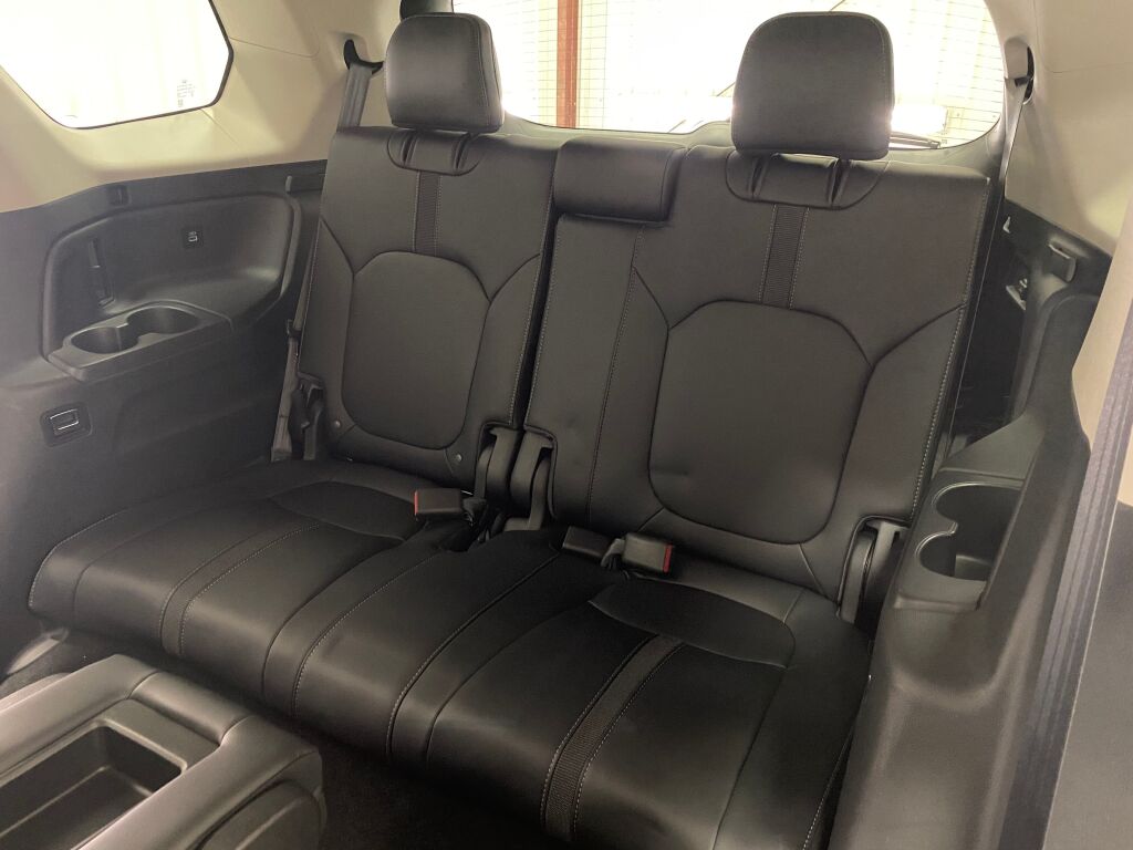 2023 Honda Pilot EX-L Platinum White Pearl at Sutliff Volkswagen