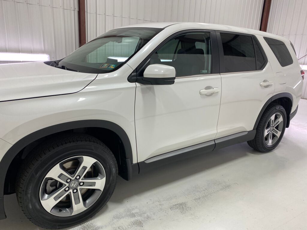 2023 Honda Pilot EX-L Platinum White Pearl at Sutliff Volkswagen