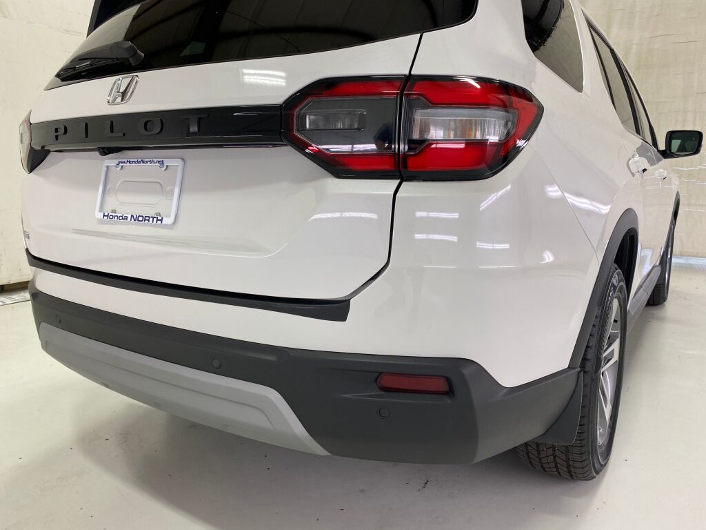 2023 Honda Pilot EX-L Platinum White Pearl at Sutliff Volkswagen