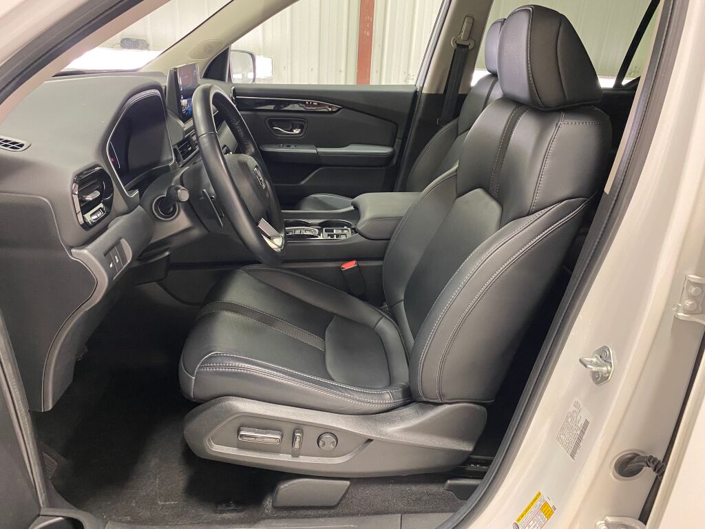 2023 Honda Pilot EX-L Platinum White Pearl at Sutliff Volkswagen
