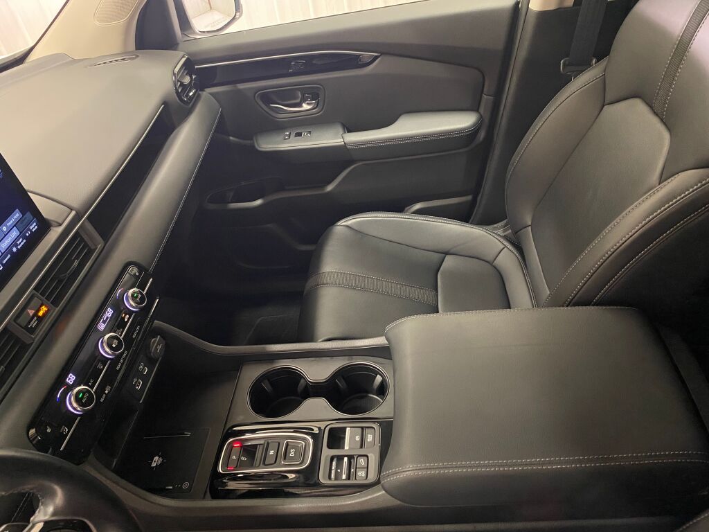 2023 Honda Pilot EX-L Platinum White Pearl at Sutliff Volkswagen
