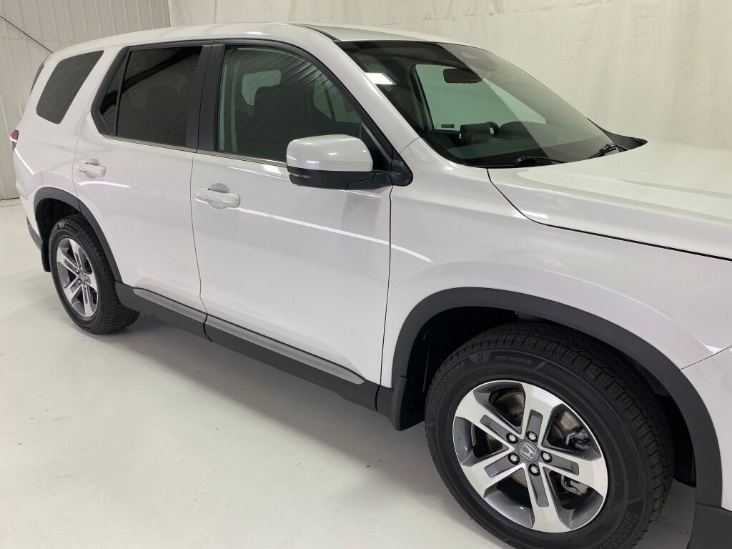 2023 Honda Pilot EX-L Platinum White Pearl at Sutliff Volkswagen