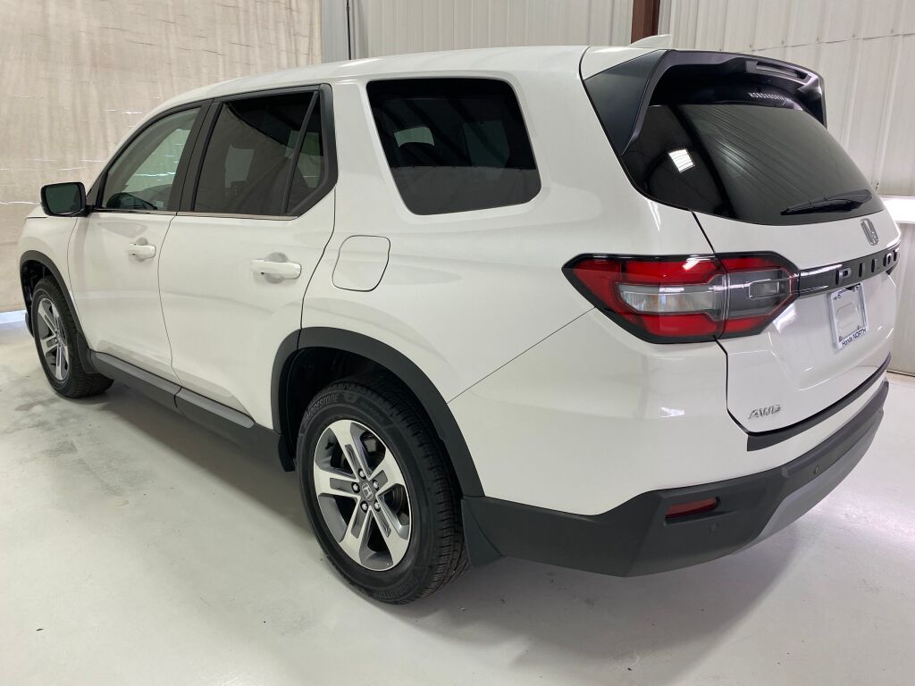 2023 Honda Pilot EX-L Platinum White Pearl at Sutliff Volkswagen