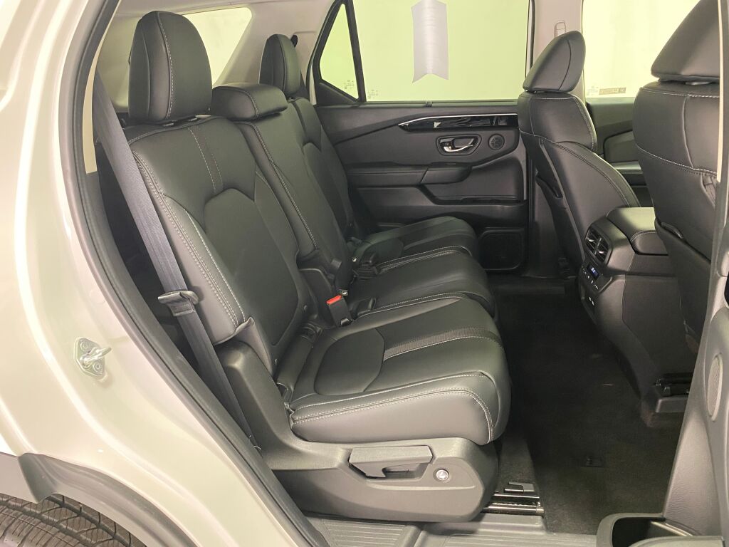 2023 Honda Pilot EX-L Platinum White Pearl at Sutliff Volkswagen