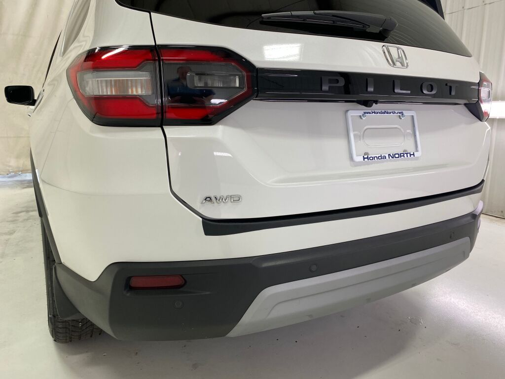 2023 Honda Pilot EX-L Platinum White Pearl at Sutliff Volkswagen