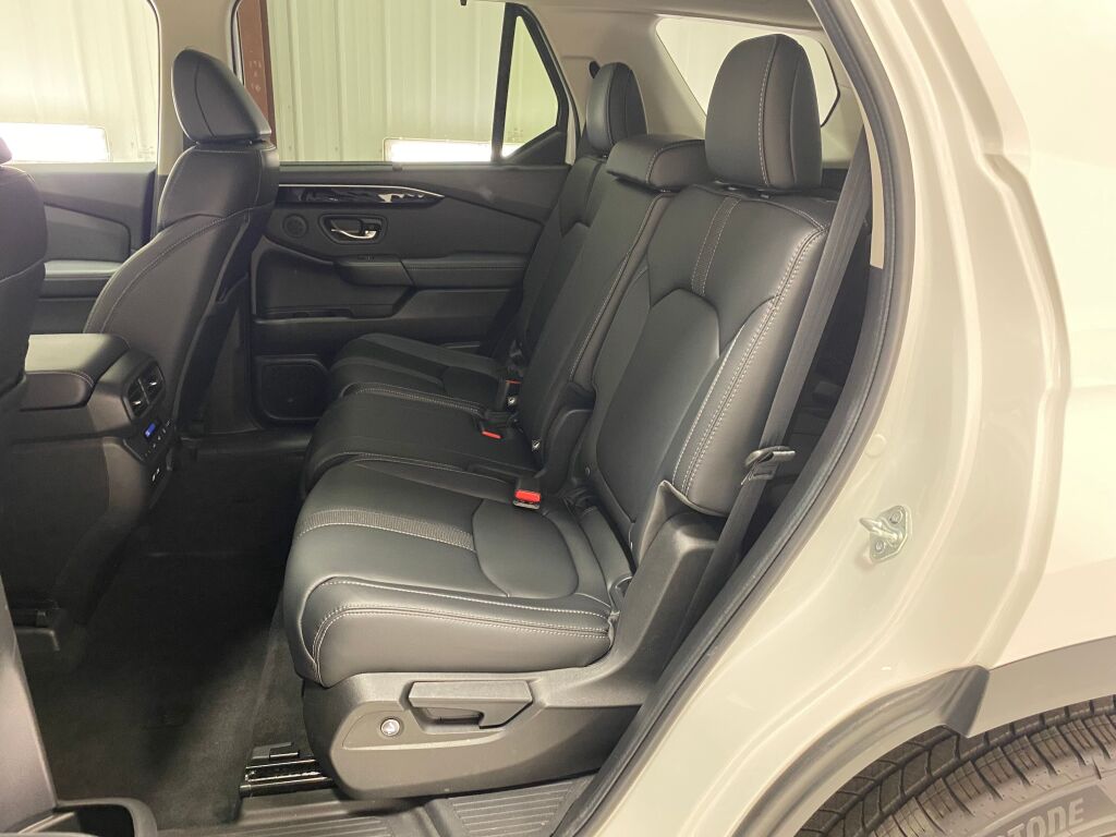 2023 Honda Pilot EX-L Platinum White Pearl at Sutliff Volkswagen