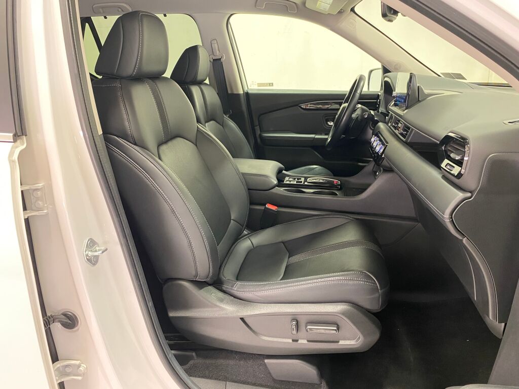 2023 Honda Pilot EX-L Platinum White Pearl at Sutliff Volkswagen