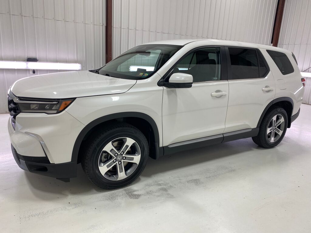 2023 Honda Pilot EX-L Platinum White Pearl at Sutliff Volkswagen