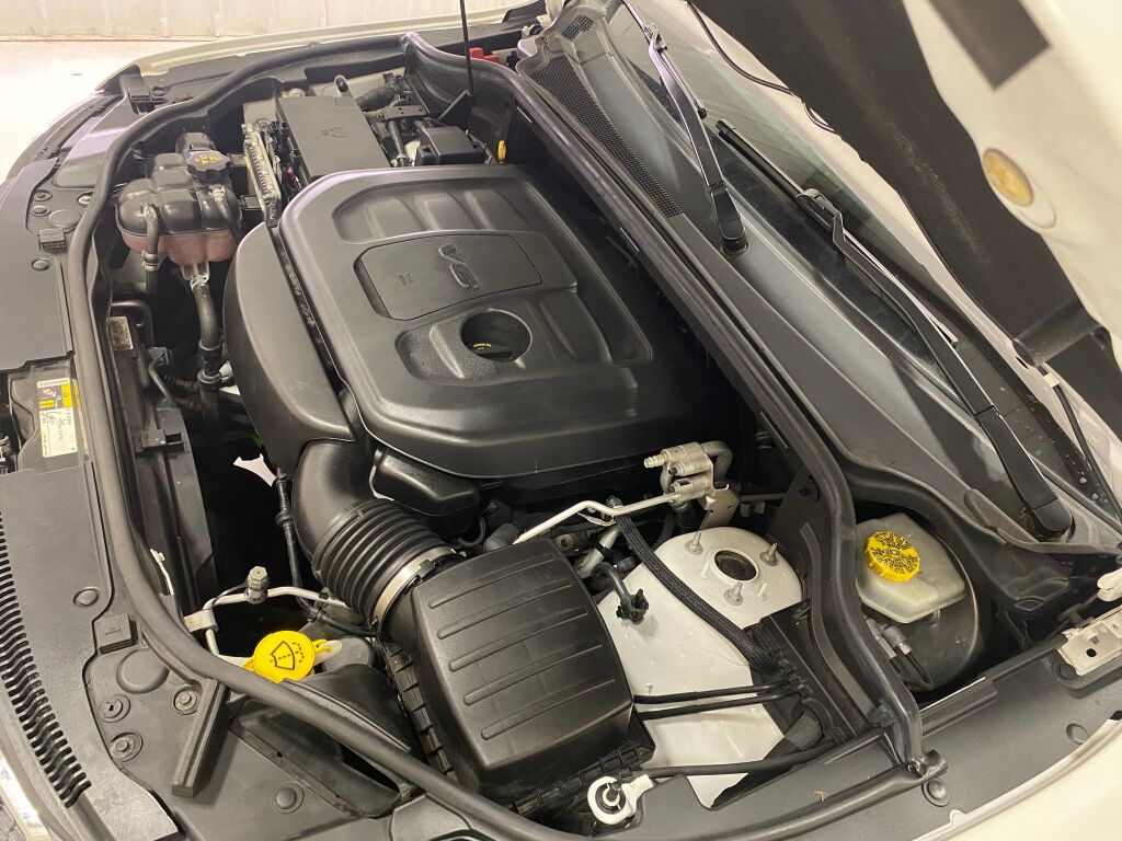 2019 Jeep Grand Cherokee Limited Bright White Clearcoat at South Hills CDJR