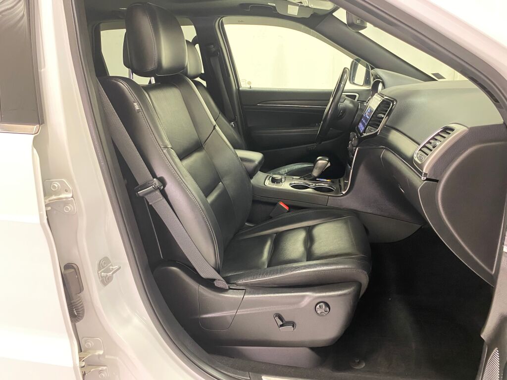 2019 Jeep Grand Cherokee Limited Bright White Clearcoat at South Hills CDJR
