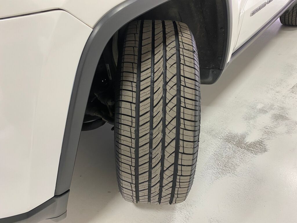2019 Jeep Grand Cherokee Limited Bright White Clearcoat at South Hills CDJR