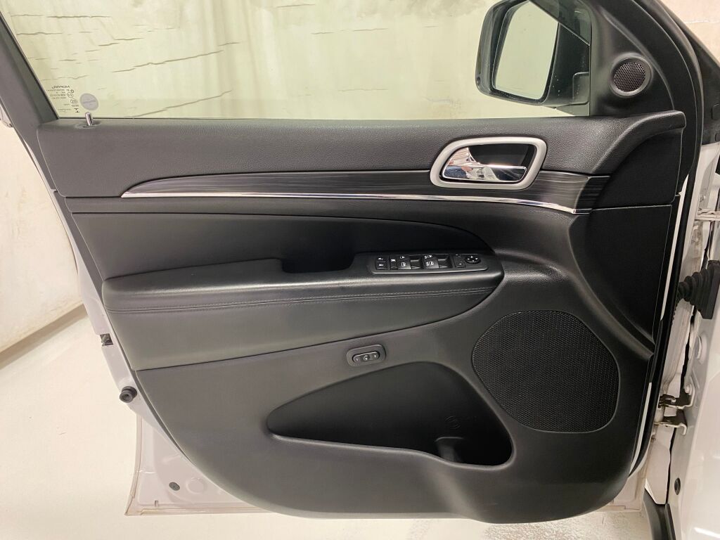 2019 Jeep Grand Cherokee Limited Bright White Clearcoat at South Hills CDJR